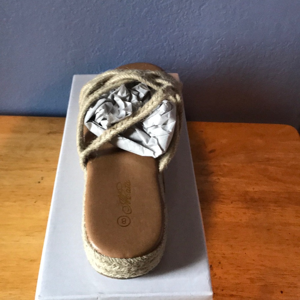Shoe - Picture 4 of 5